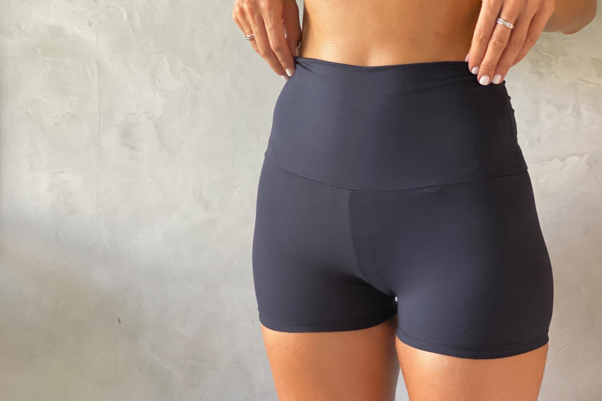 EFFORTLESS The Short Yoga Shorts - Main Image